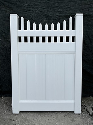 Picket Top Privacy Scalloped White 43x60