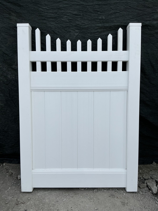 Picket Top Privacy Scalloped White 43x60