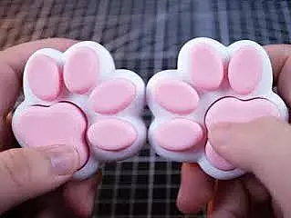 3D PRINTED CAT PAW CLICKERS