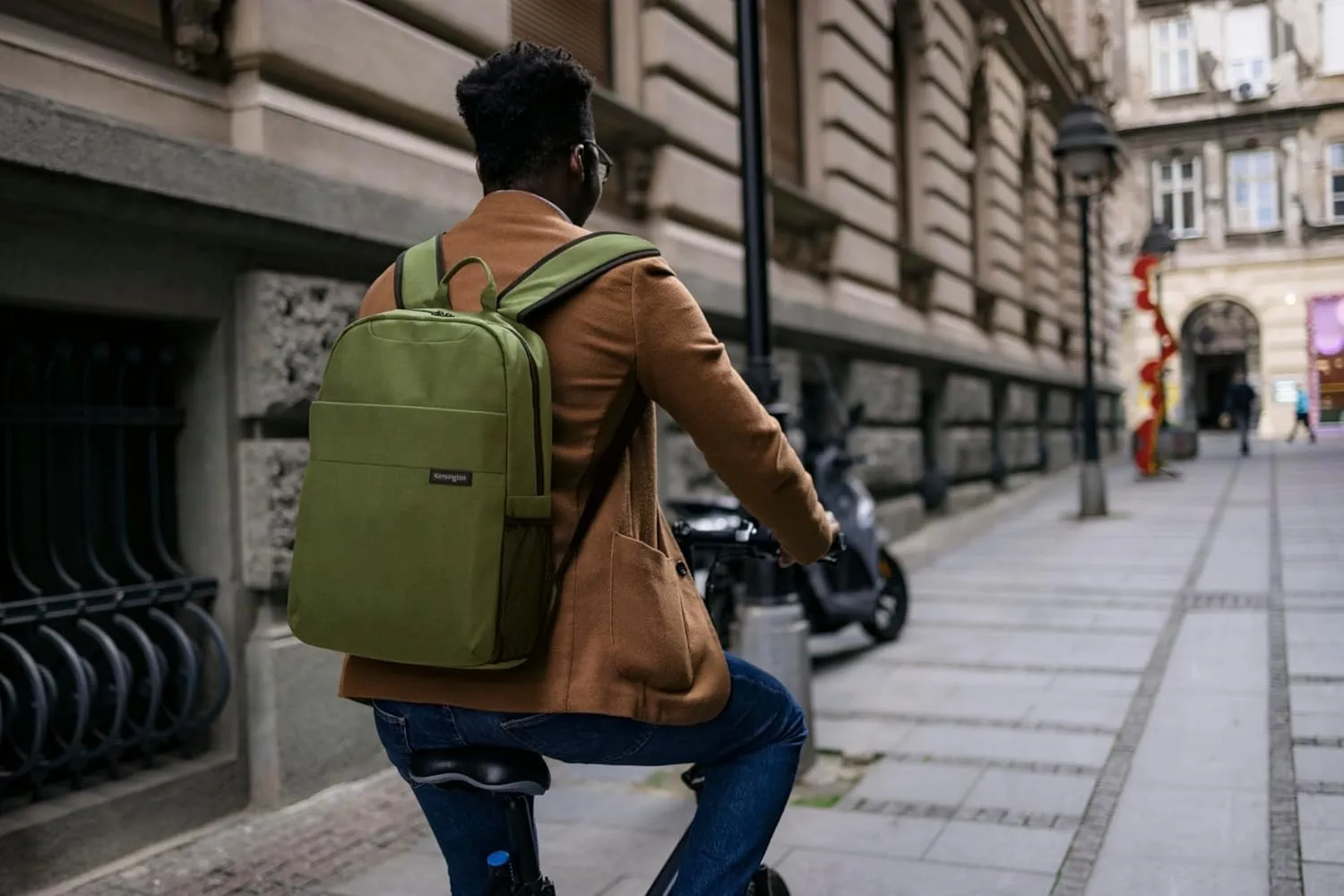 KENSINGTON Simply Portable Lite Backpack - Fits up to 16 in Laptop