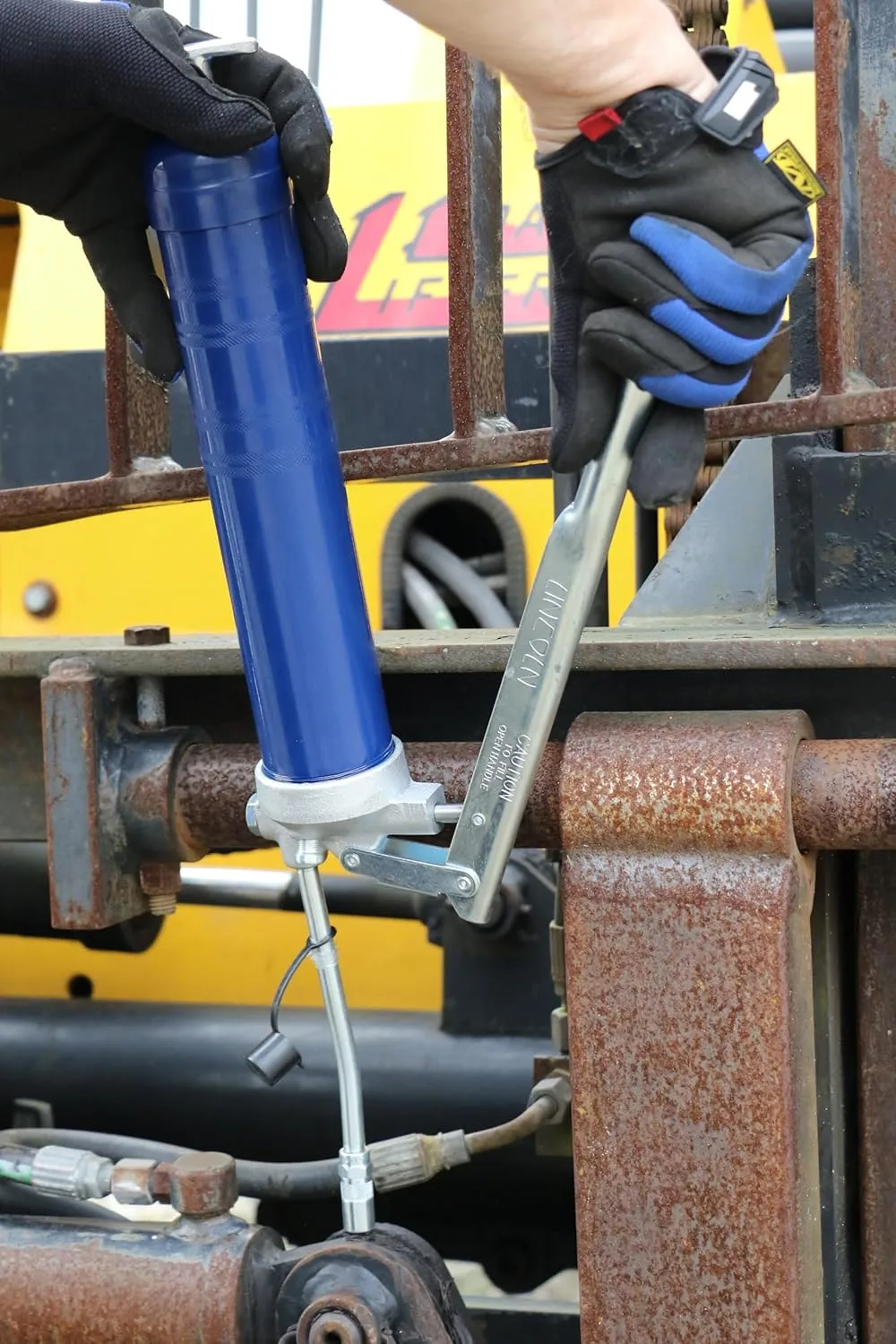 Lincoln 1142 Lever Action Manual Grease Gun with Rigid Extension, Premium Dual Lip Follower, Jam Proof Toggle Mechanism