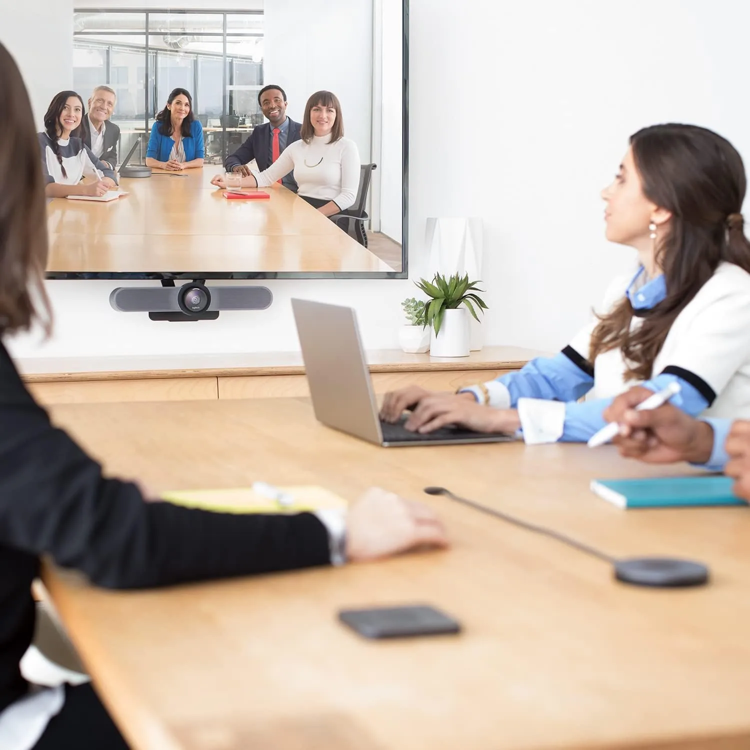 LOGITECH MeetUp ConferenceCam Conference Camera System for Huddle and Small Conference Rooms