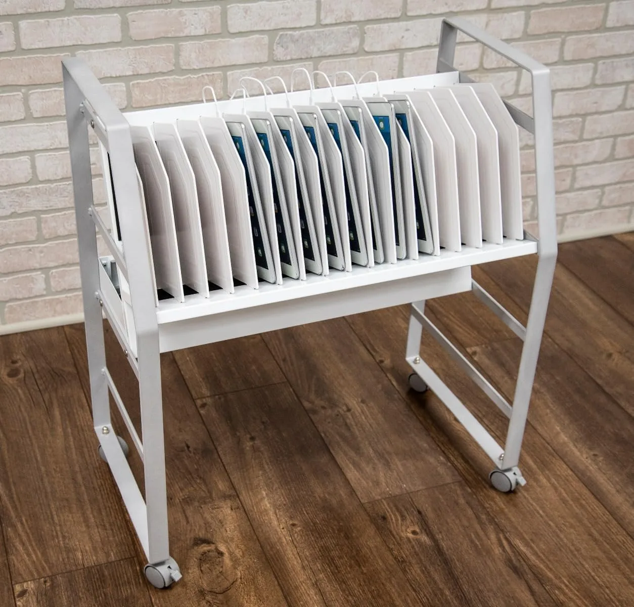 LUXOR 16-Tablet / Chromebook Open Charging Cart, Easily Accessible, UL and cUL Listed 125V/15A Power Strip (LOTM16)