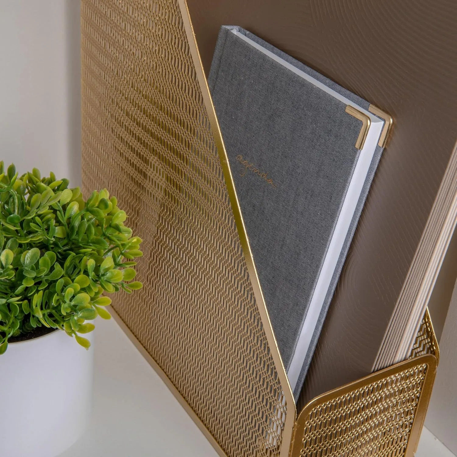 Martha Stewart Ryder Mesh Metal Single-Slot Magazine File Holder Desktop Organizer, 11-1/2inH x 3-3/4inW x 9-3/4inD, Gold