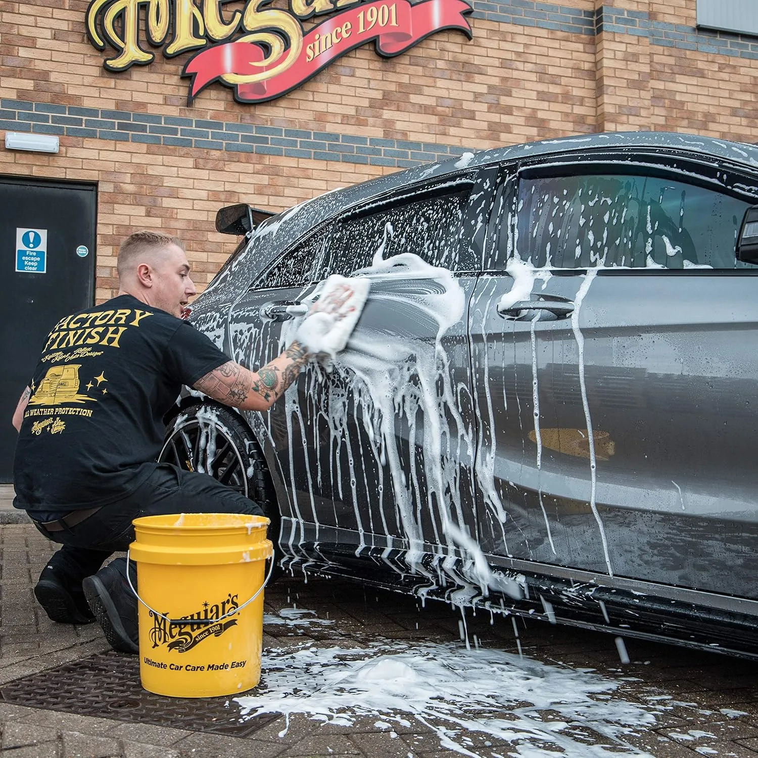 Meguiar's Yellow Bucket, Car Wash Bucket for Water and Suds - 3.5 Gallon Grit Guard