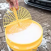 Meguiar's Yellow Bucket, Car Wash Bucket for Water and Suds - 3.5 Gallon Grit Guard