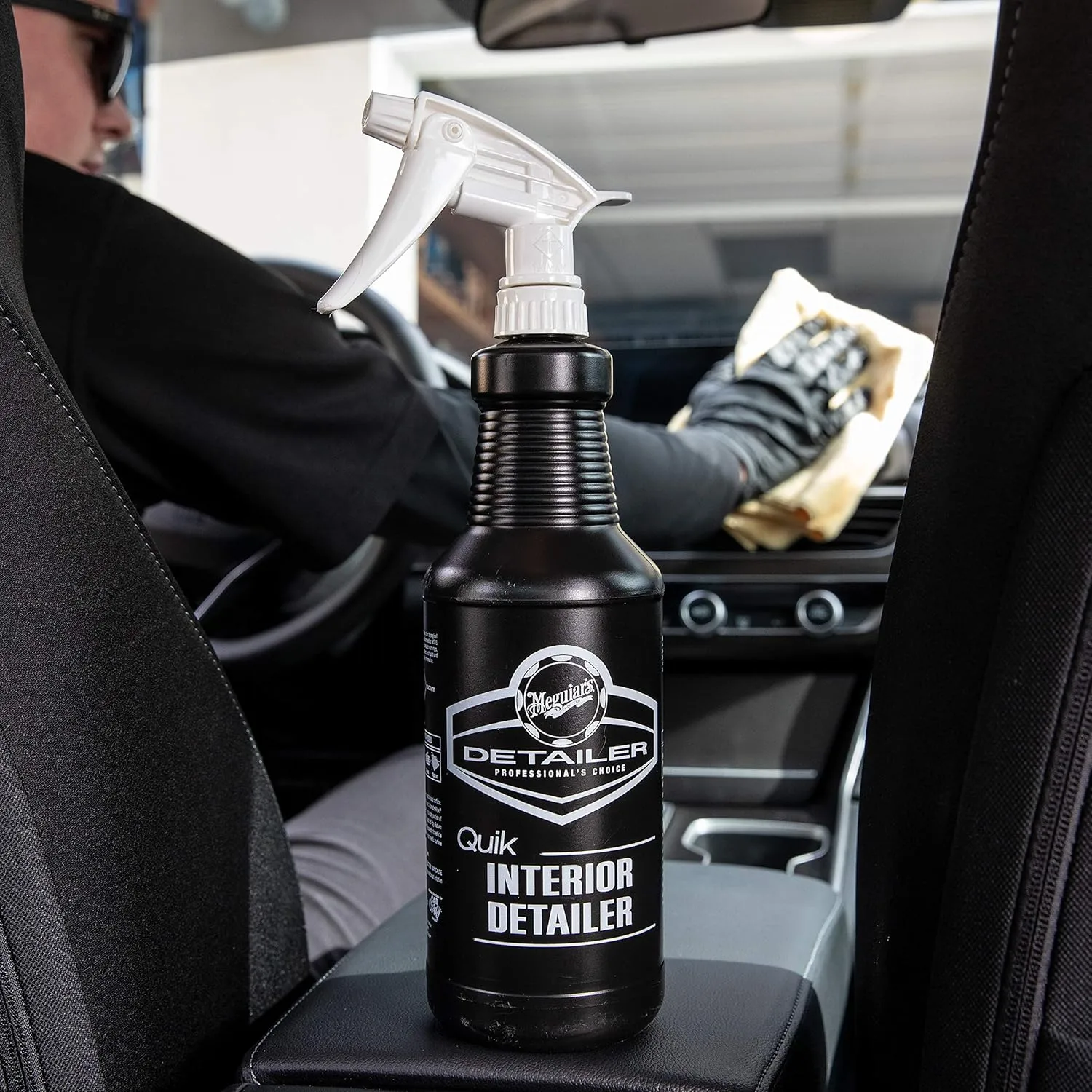 Meguiar's D14901 Detailer Quik Interior Detailer 3.79L safely cleans all interior surfaces 128 Fl Oz (Pack of 1) Quik