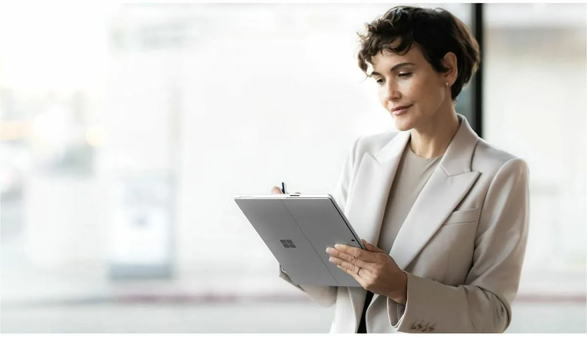 Microsoft Surface Pro 10 Tablet - 13" - vPro Technology - 8 GB - 256 GB SSD - Windows 11-5G - Platinum