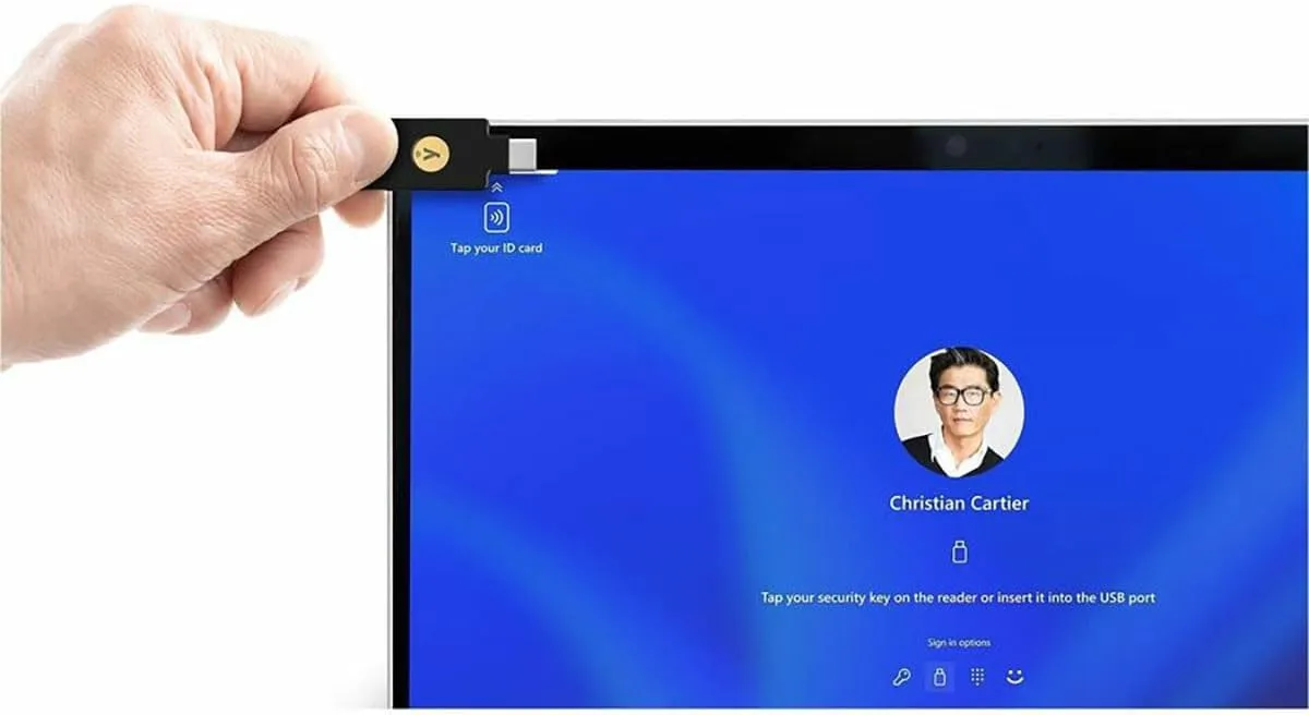 Microsoft Surface Pro 10 Tablet - 13" - vPro Technology - 8 GB - 256 GB SSD - Windows 11-5G - Platinum