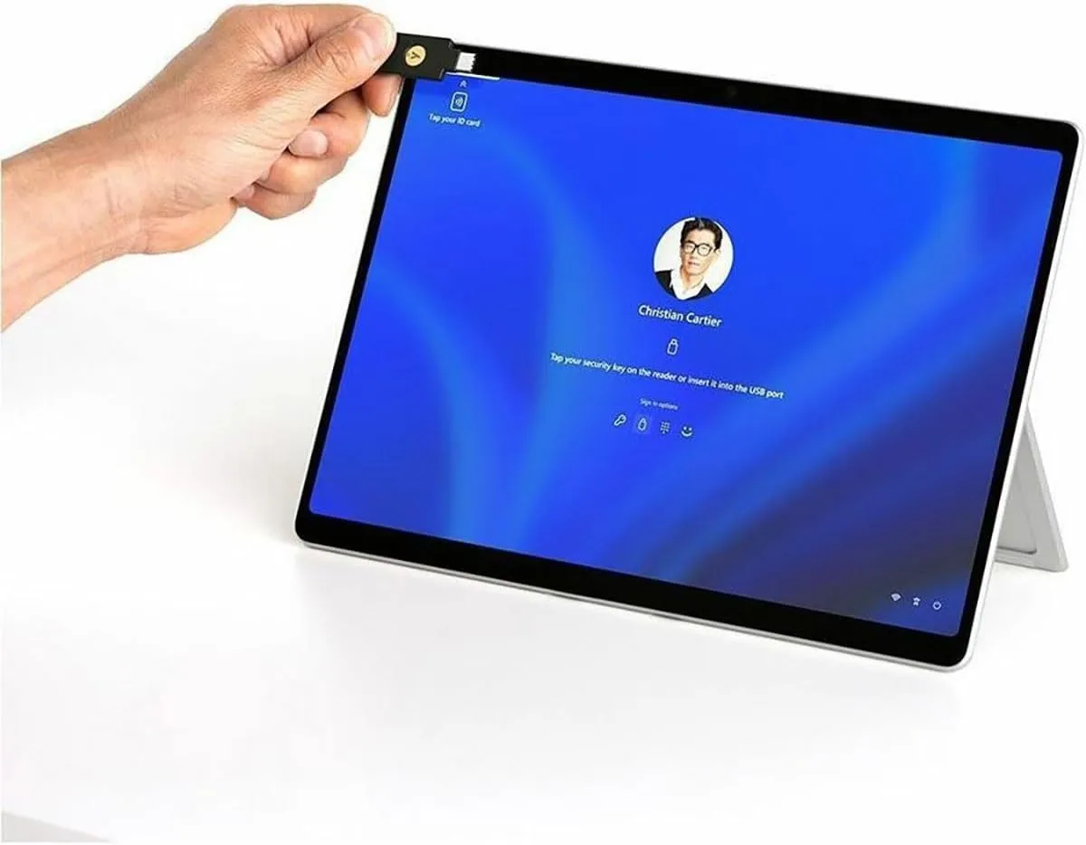 Microsoft Surface Pro 10 Tablet - 13" - vPro Technology - 8 GB - 256 GB SSD - Windows 11-5G - Platinum