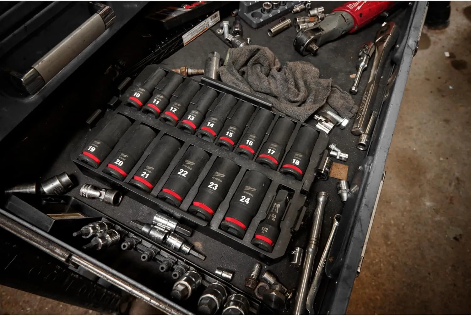 Milwaukee Shockwave Impact Duty 1/2" Drive 16-Piece Metric Socket Set