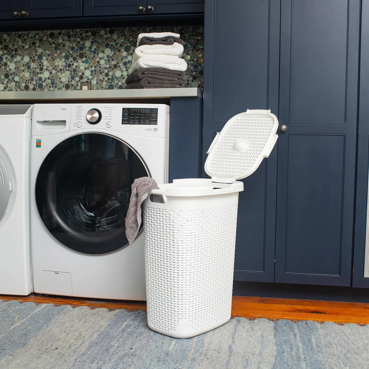 Mind Reader 60L Slim Laundry Hamper with Lid, Wicker-Style Plastic