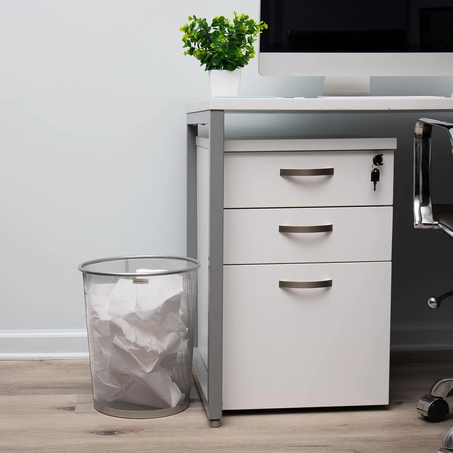 MIND READER Mesh Trash Can, Metal Mesh Waste Basket