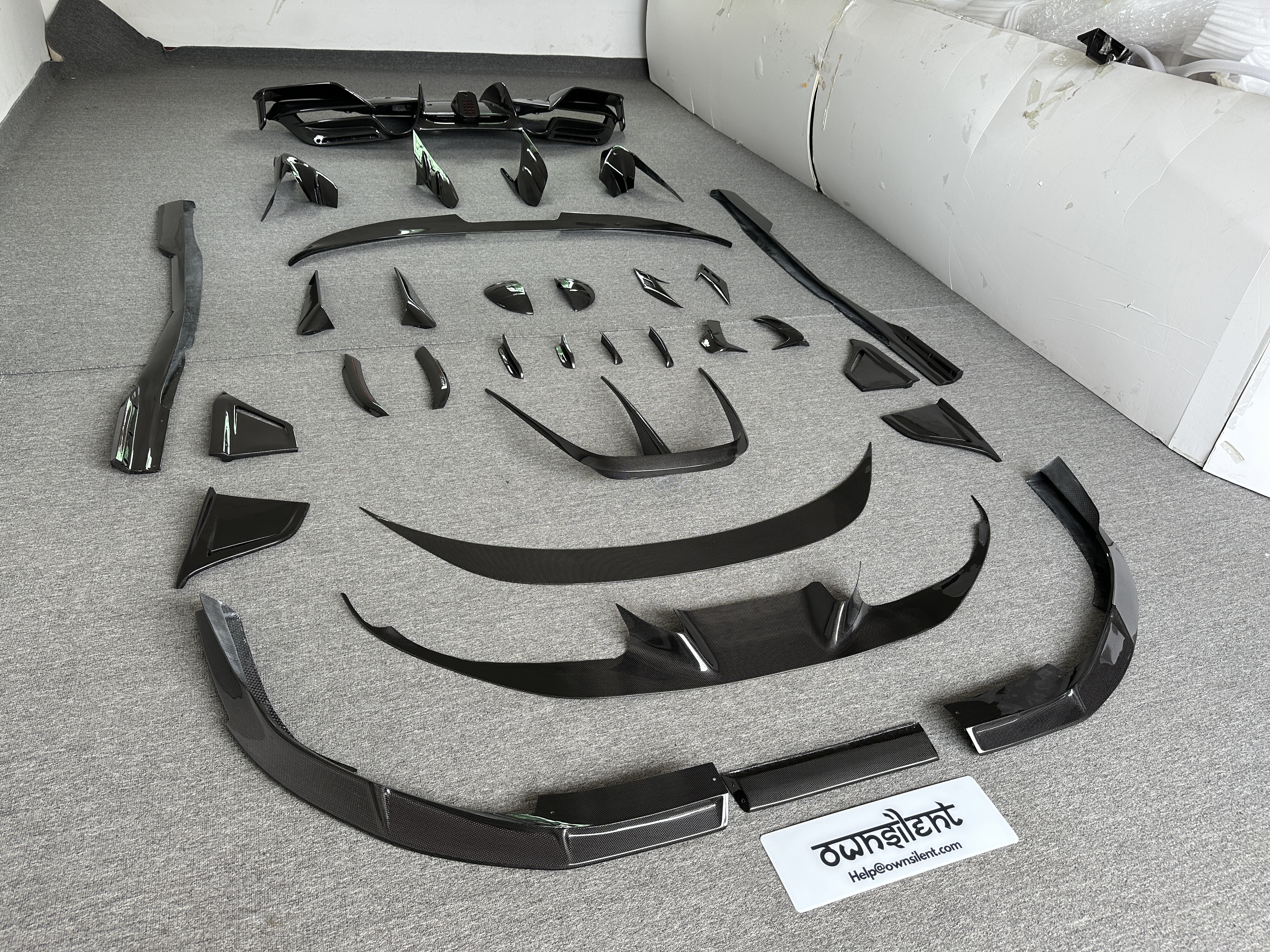 Mansory Carbon Fiber Body Kit for Ferrari F8