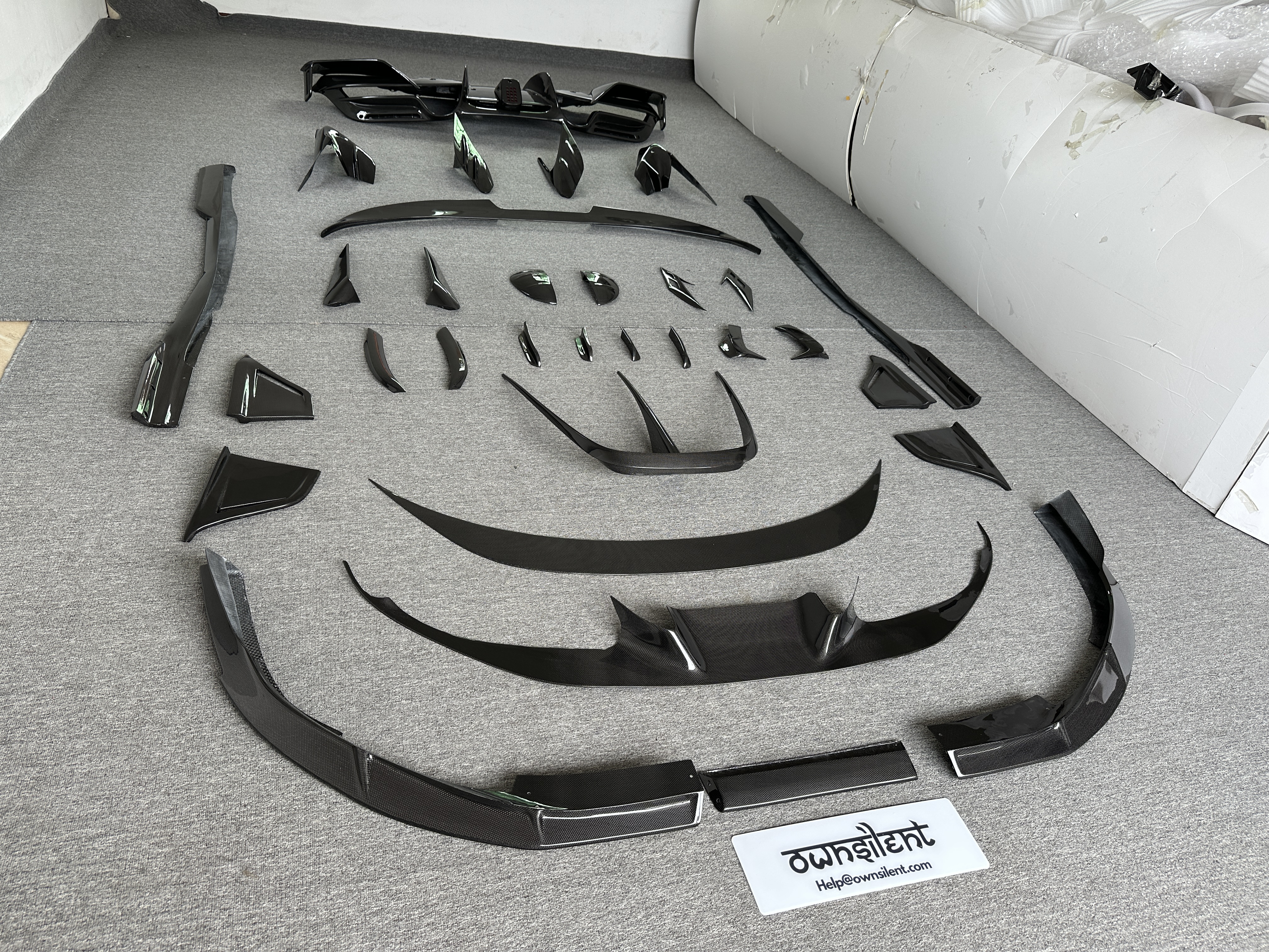 Mansory Carbon Fiber Body Kit for Ferrari F8