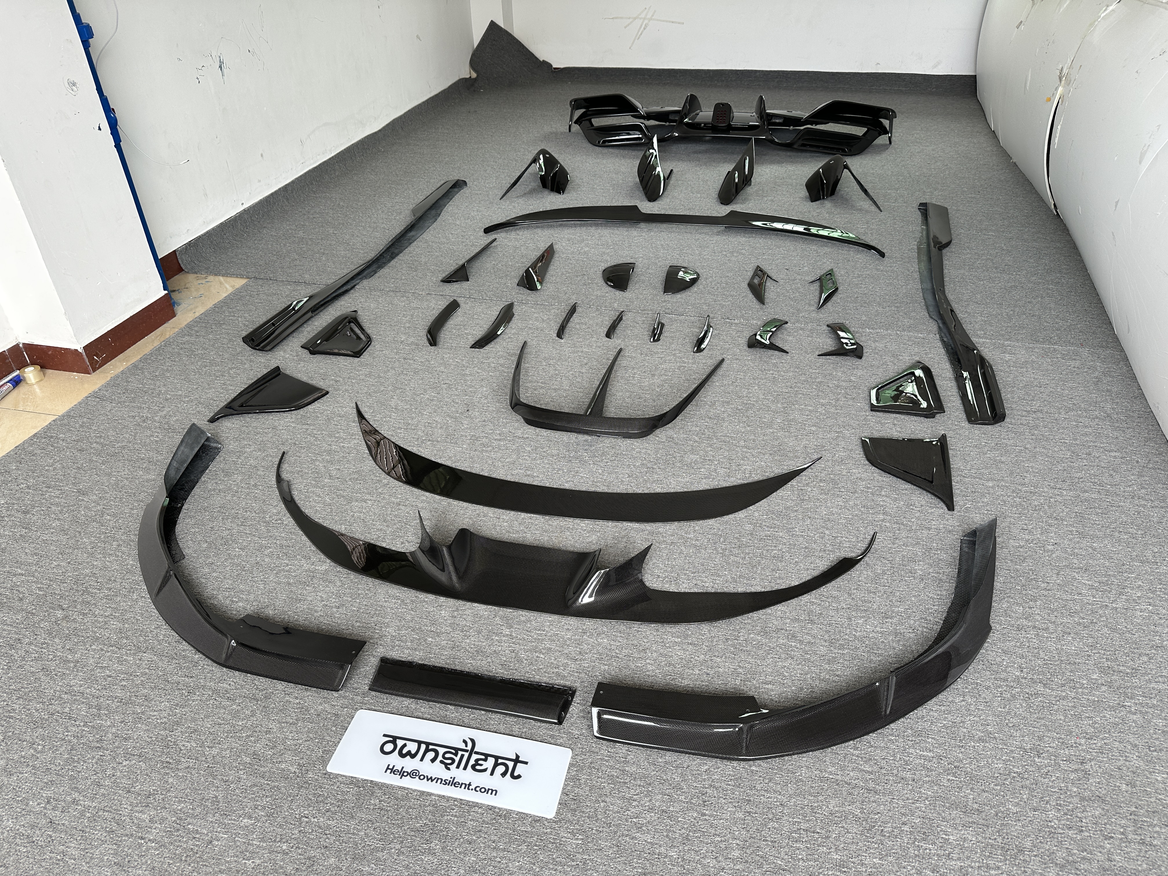 Mansory Carbon Fiber Body Kit for Ferrari F8