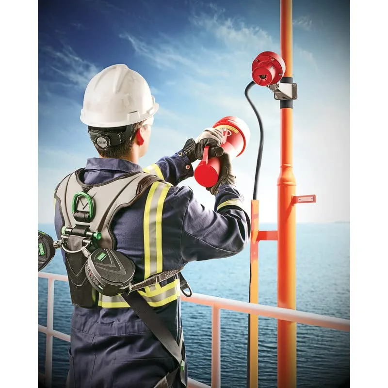 MSA V-Gard 500 Full-Brim Hard Hat with Fas-Trac III Ratchet Suspension