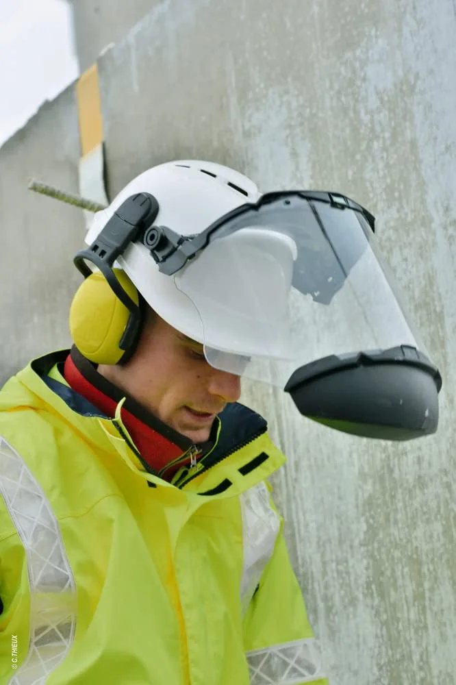 MSA 10121266 V-Gard Frame - Fits Cap-Style Hard Hats, Black HDPE