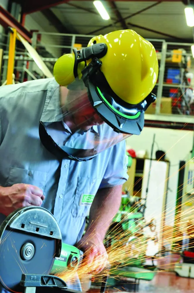 MSA 10115853 V-Gard Visor - Elevated Temperature with Antifog/Antiscratch Coating, Polycarbonate (PC), Clear Tint, Molded