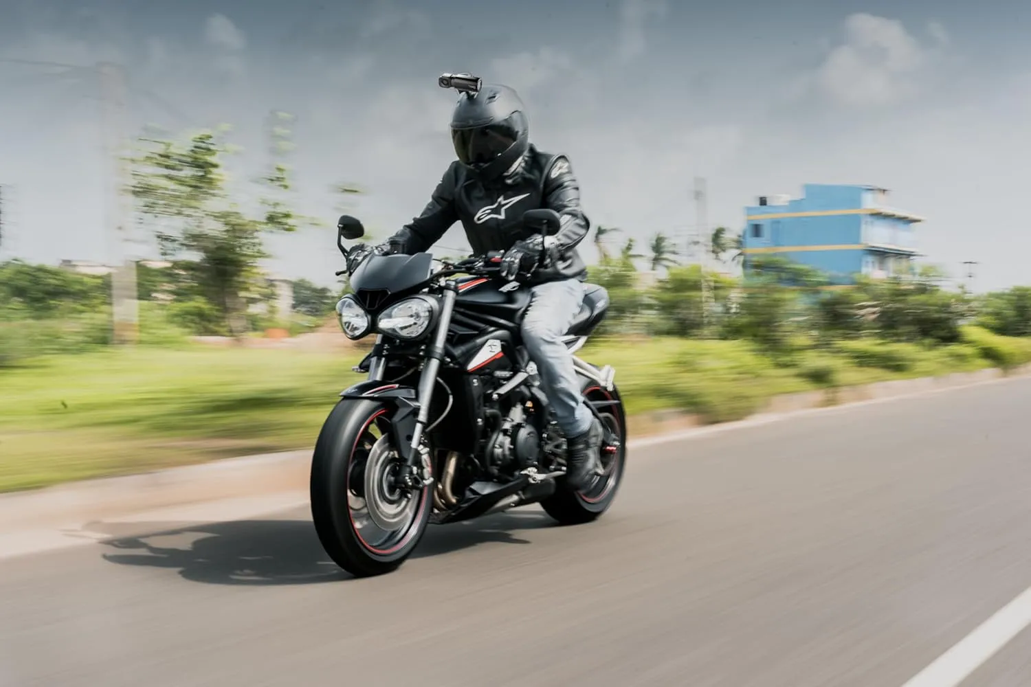 myGEKOgear by Adesso Moto Snap 1080p Motorcycle Camera with APP for Instant Video Access, Tilt Sensor for Incident Video Recording, Sony Starvis Sensor, 8.5 Hours Rechargable Battery, 32GB Storage