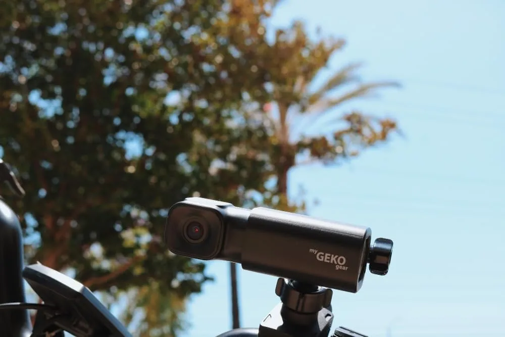 myGEKOgear by Adesso Moto Snap 1080p Motorcycle Camera with APP for Instant Video Access, Tilt Sensor for Incident Video Recording, Sony Starvis Sensor, 8.5 Hours Rechargable Battery, 32GB Storage