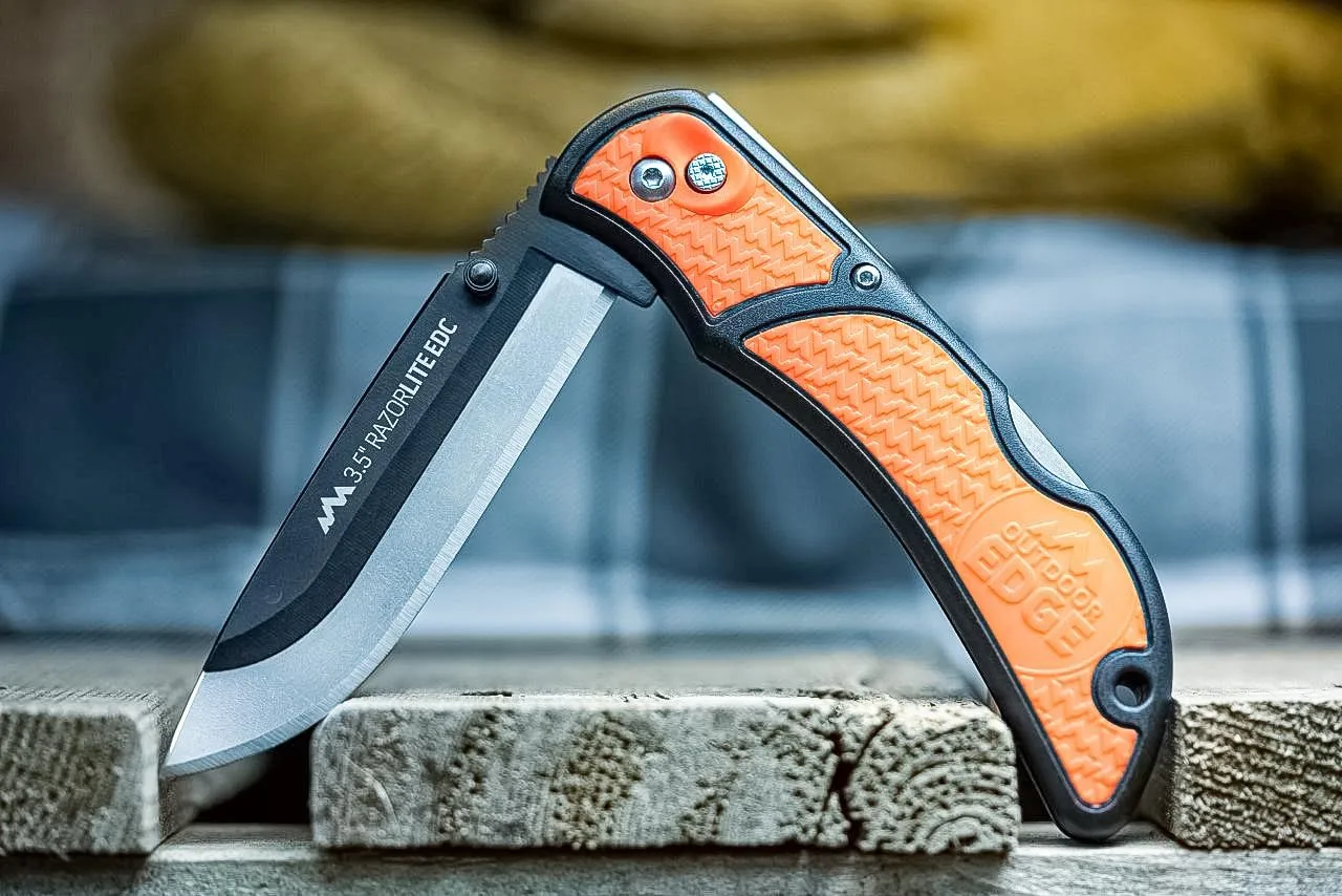 OUTDOOR EDGE 3.5" RazorLite EDC Pocket Knife with Replaceable Blades and Clip