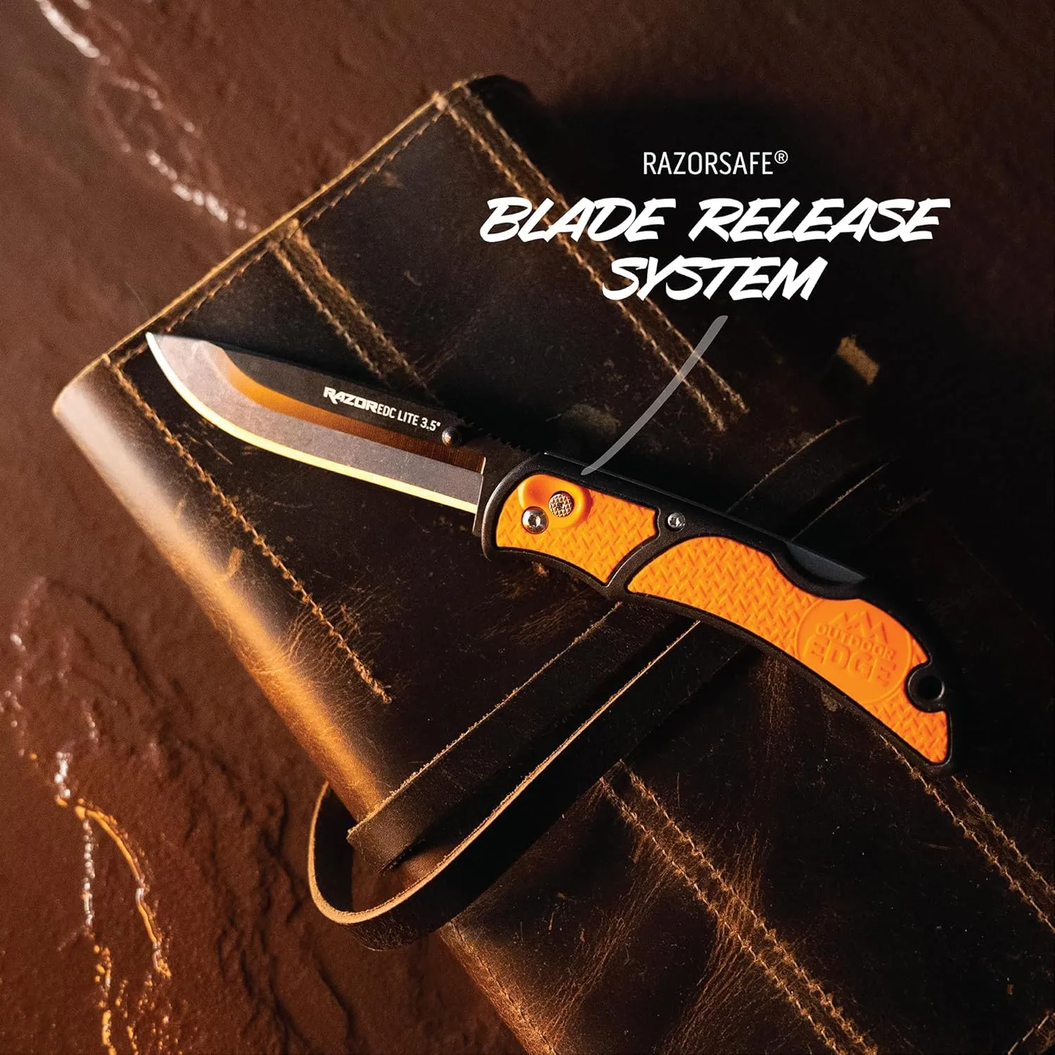 OUTDOOR EDGE 3.5" RazorLite EDC Pocket Knife with Replaceable Blades and Clip