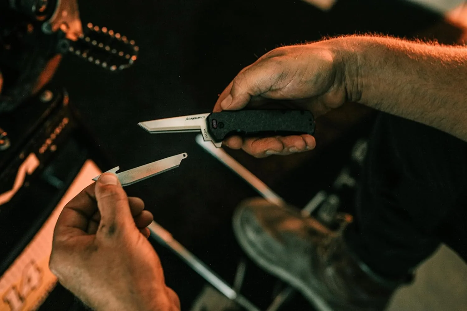 OUTDOOR EDGE Razor VX5 | Replaceable Blade EDC Folding Pocket Knife | 3" Blade, Ceramic Ball Bearings, Carbon Fiber Handle