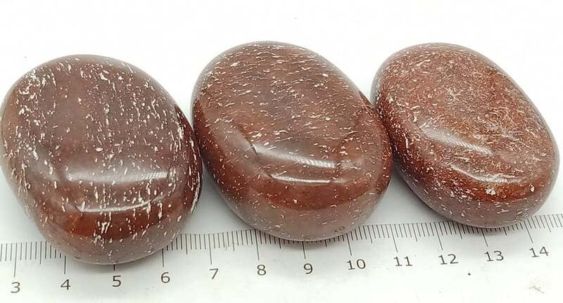 Red Quartz Palmstones (India) Red Quartz Palmstones (India)