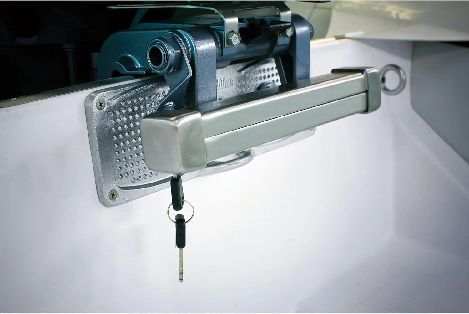 PANTHER MARINE 75-8201 High Security Outboard Motor Lock Stainless, Silver