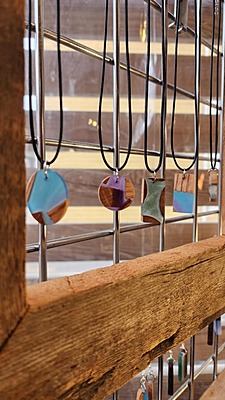 Pendentif en bois et époxy Pendentif en bois et époxy