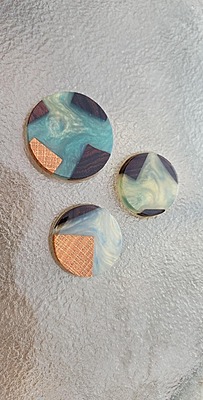 Pendentif en bois et époxy Pendentif en bois et époxy