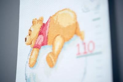 Metro misura bimbi Winnie the Pooh sul pallone Metro misura bimbi Winnie the Pooh sul pallone