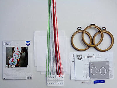 3 Miniature Gnomi Natale - Set per ricamo a punto croce 3 Miniature Gnomi Natale - Set per ricamo a punto croce