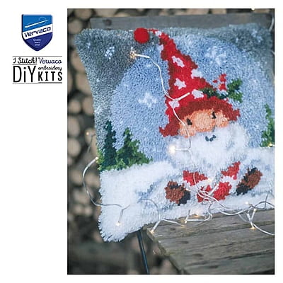 Kit Latch Hook Cuscino Gnomo di Natale sulla Neve Kit Latch Hook Cuscino Gnomo di Natale sulla Neve