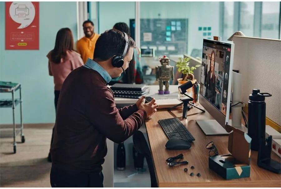 Poly Voyager Focus 2 USB-C-C Headset + USB-C/A Adapter TAA