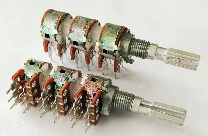 16mm PC Mount X6 Potentiometer, 20mm Shaft 16mm PC Mount X6 Potentiometer, 20mm Shaft