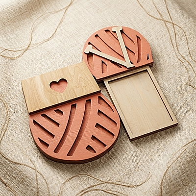 Yarn Ball Gift Card Holder (Wooden Keepsake)