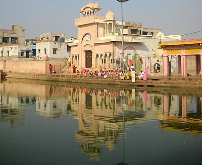 Abhishek Seva in Radha Kund