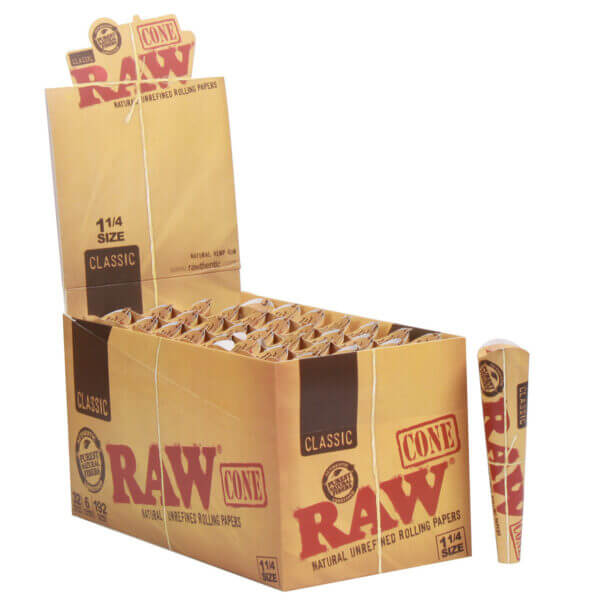 RAW® - Classic Pre-Rolled Cone 1¼ (6ct) - Display of 32