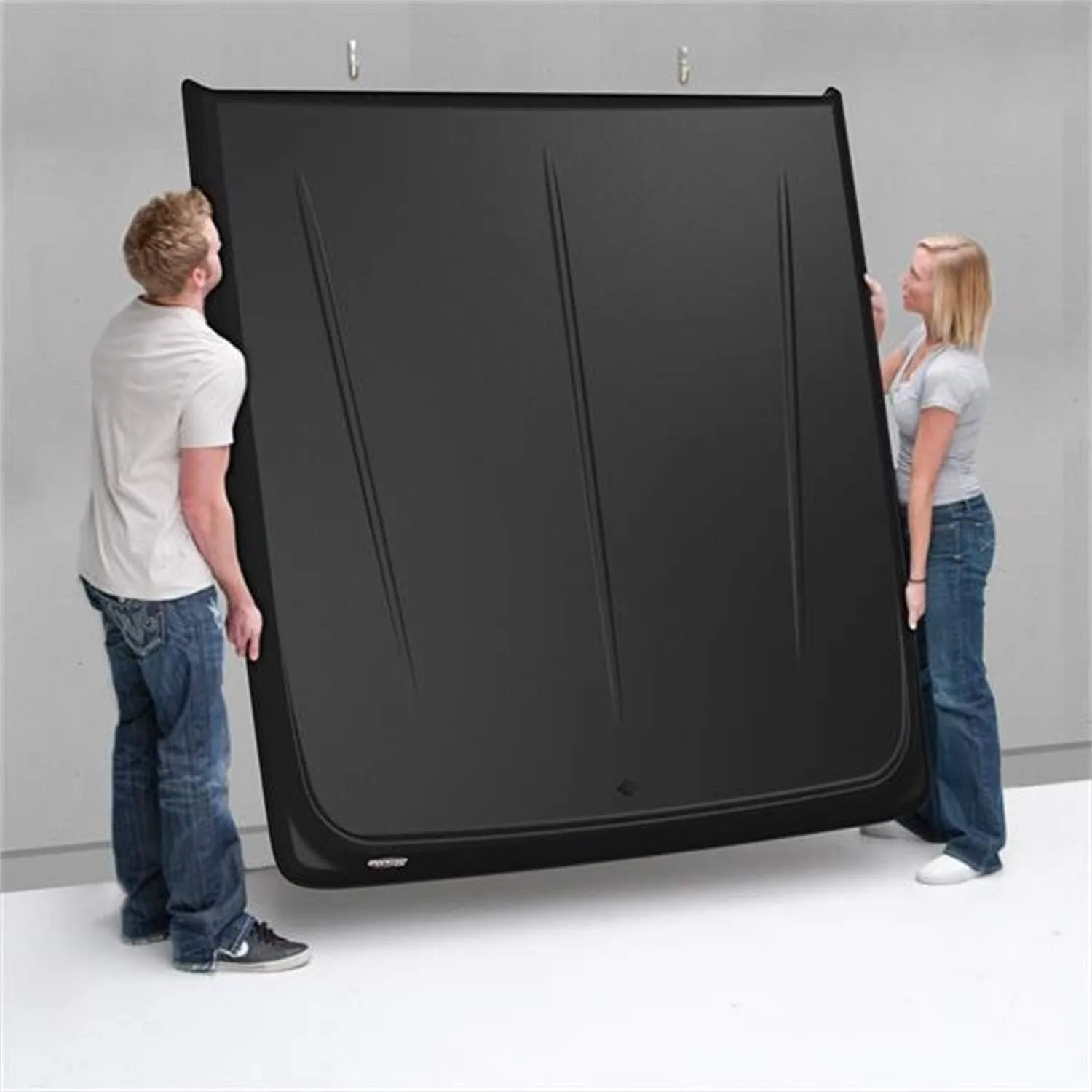 RealTruck UnderCover SE One-Piece Truck Bed Tonneau Cover