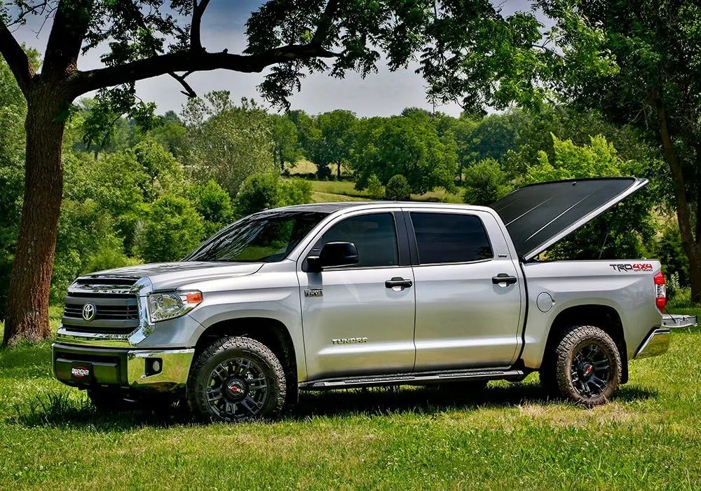 RealTruck UnderCover SE One-Piece Truck Bed Tonneau Cover | UC8016 | Fits 2017 - 2022 Honda Ridgeline 5' Bed (60")
