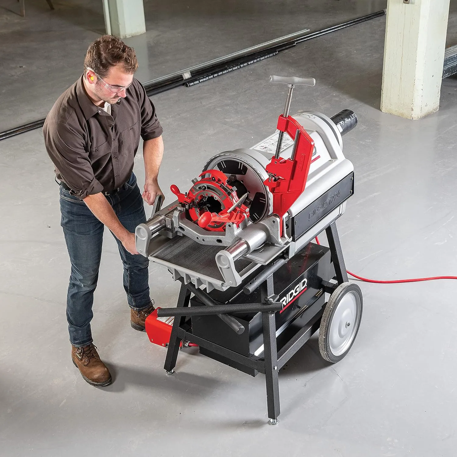 RIDGID 26092 1224 Threading Machine 120V with Hammer Chuck, 1/4"–4" Capacity, Silver/Red