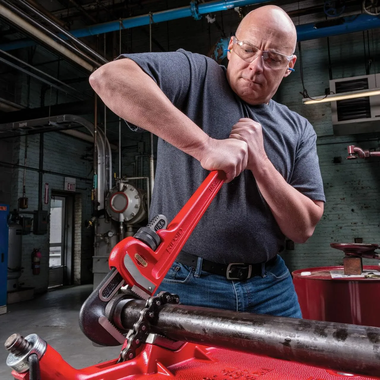 RIDGID 31305 Model E-110 9.5" Offset Hex Jaw Pipe Wrench, Red, Made in The USA & 31015 Heavy-Duty Straight Pipe Wrench