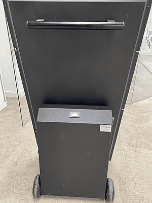 destination.kiosk 43-Zoll OUTDOOR mobile Infoscreen