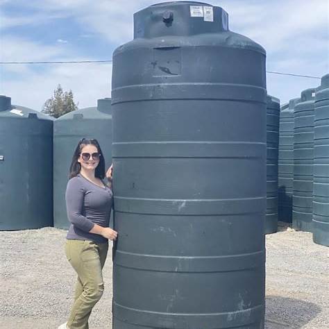 Snyder Industries 750 Gallon Green Vertical Water Tank