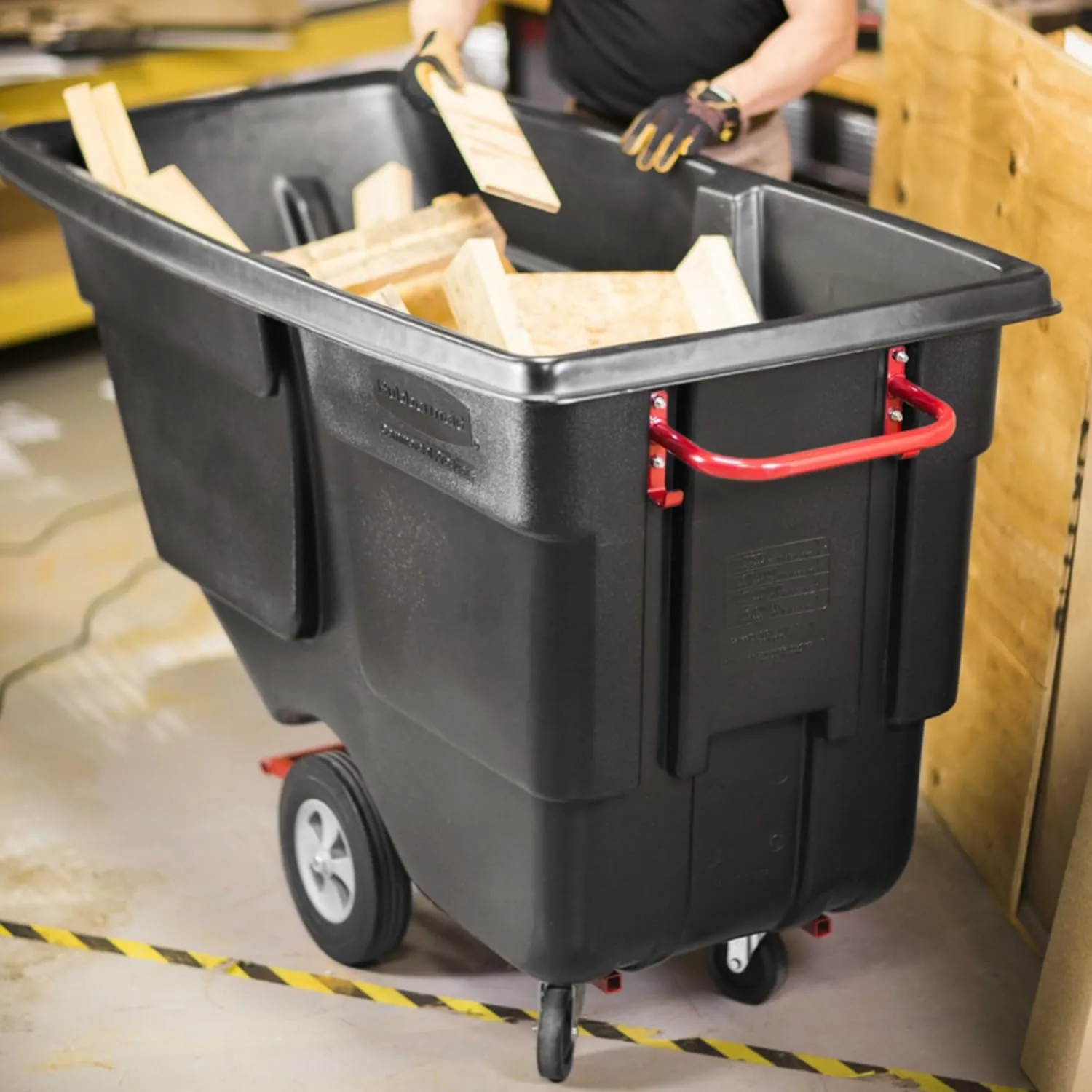 Rubbermaid Commercial 1 cu yd Tilt Truck, 850 lb Capacity, Black