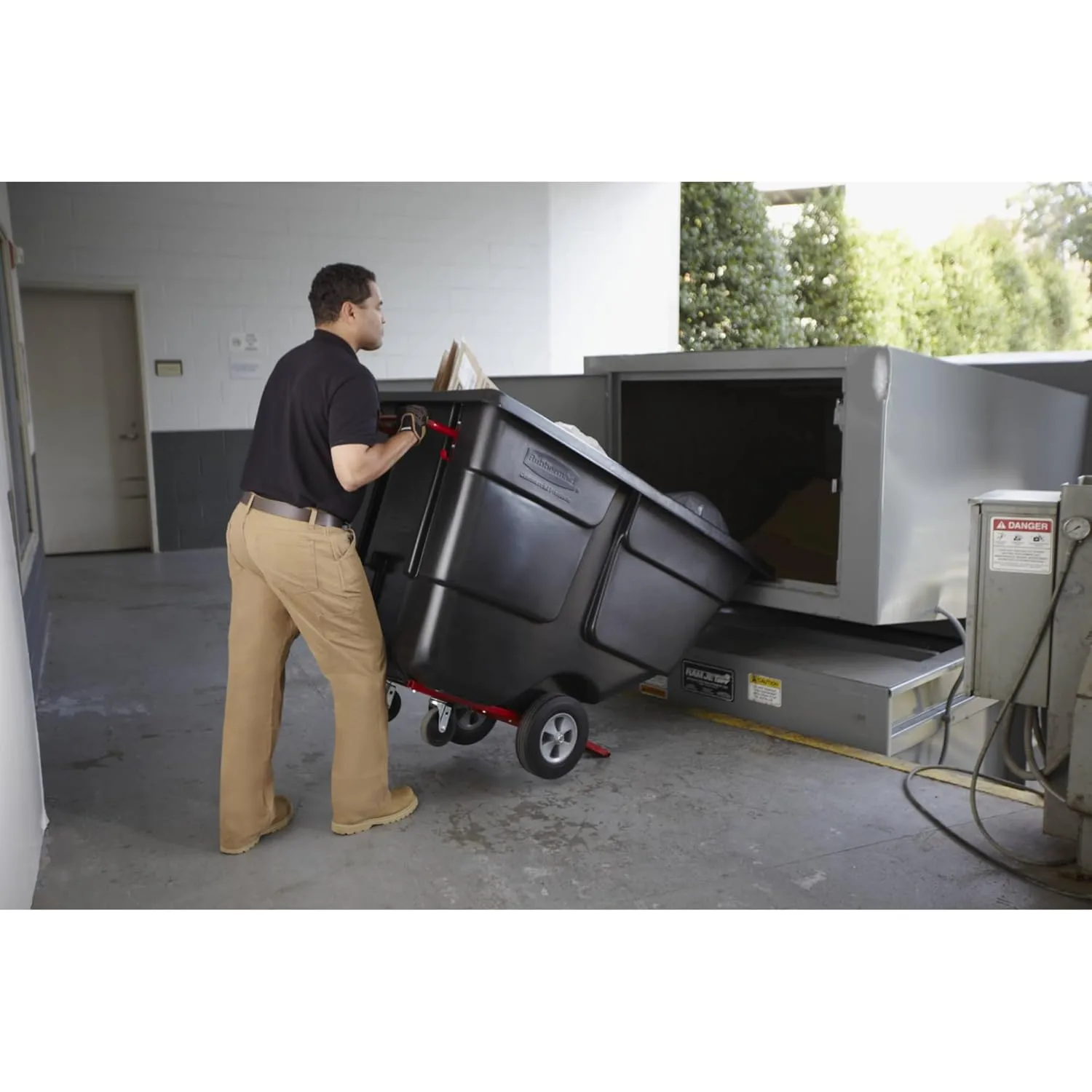 Rubbermaid Commercial 1 cu yd Tilt Truck, 850 lb Capacity, Black
