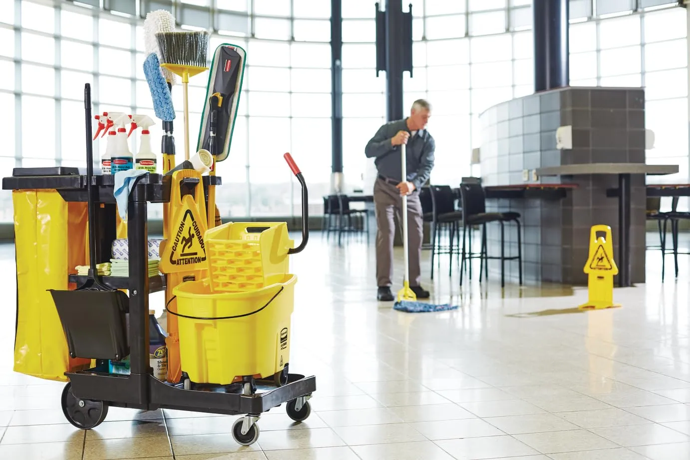 Rubbermaid WaveBrake 35 Qt Side-Press Mop Bucket & Wringer Combo - Yellow