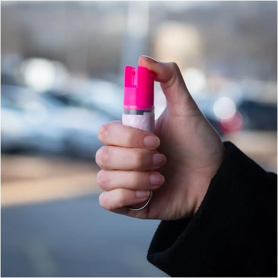 SABRE Pepper Spray With Key Ring, 25 Bursts, 10-Foot (3-Meters) Range, UV Marking Dye, Twist Lock Safety